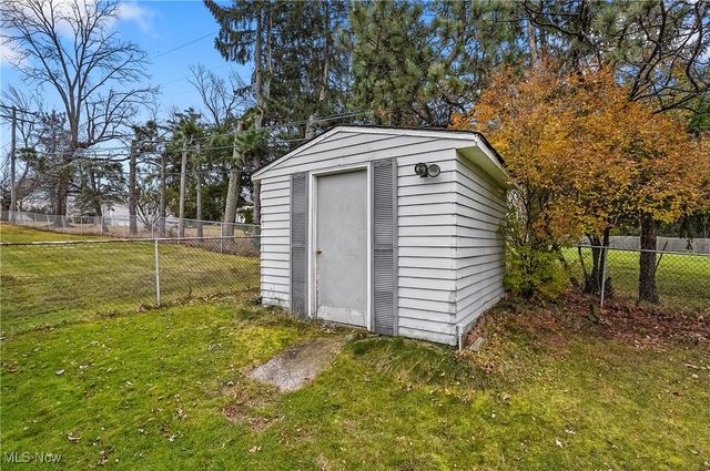 4901 Woodbury Hills Drive, Parma, OH 44134