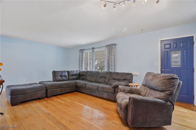 4901 Woodbury Hills Drive, Parma, OH 44134