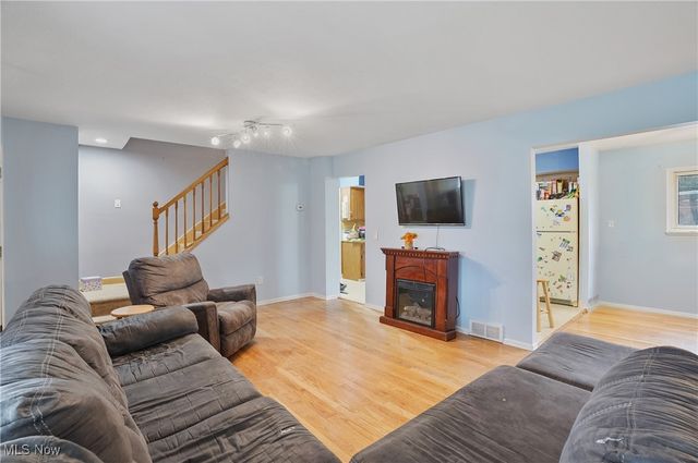 4901 Woodbury Hills Drive, Parma, OH 44134