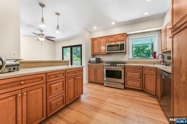 4 Henderson Court, Pompton Lakes, NJ 07442