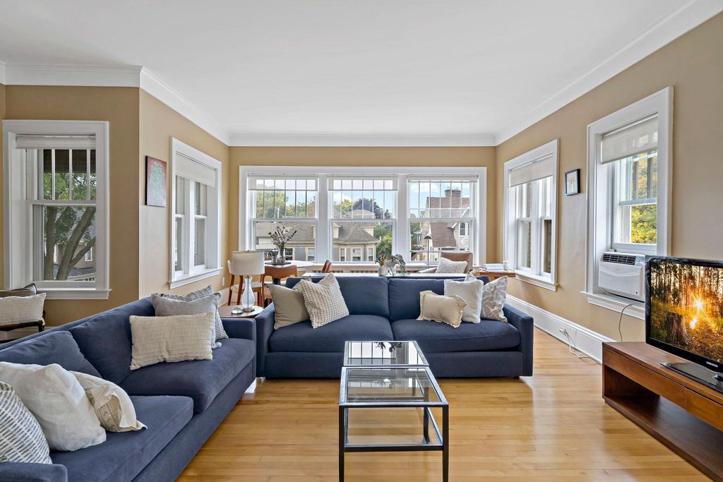 2407 Girard Avenue S 6, Minneapolis, MN 55405 — photo 2