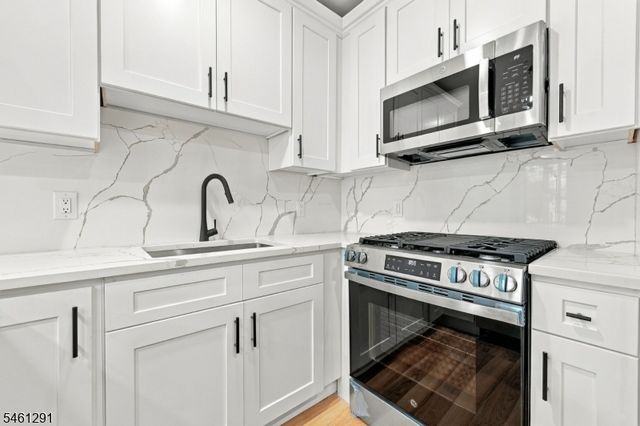 504 Davis Ave, Harrison Town, NJ 07029