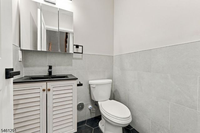 504 Davis Ave, Harrison Town, NJ 07029