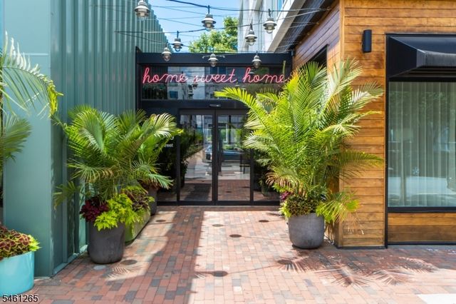 504 Davis Ave, Harrison Town, NJ 07029