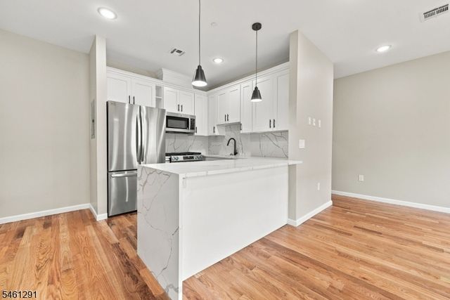504 Davis Ave, Harrison Town, NJ 07029