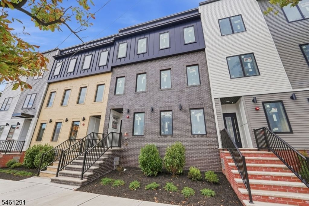 504 Davis Ave, Harrison Town, NJ 07029