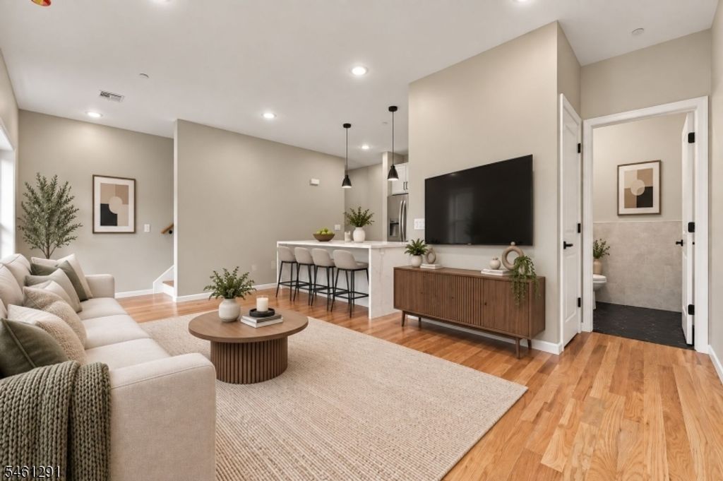 504 Davis Ave, Harrison Town, NJ 07029 — photo 4