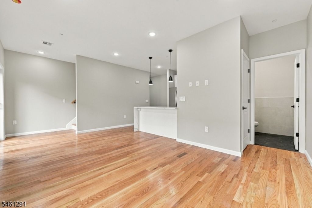 504 Davis Ave, Harrison Town, NJ 07029 — photo 5