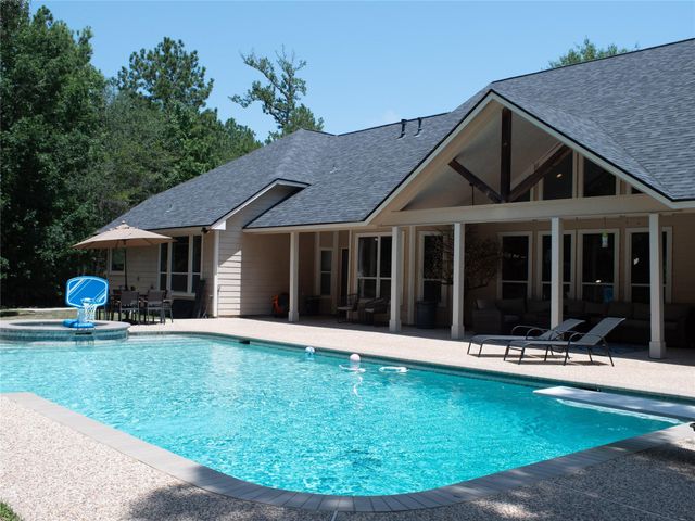 427 Trace Way Drive, Montgomery, TX 77316