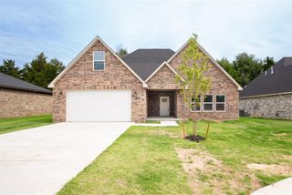 229 E Abbott Lane, Mustang, OK 73064
