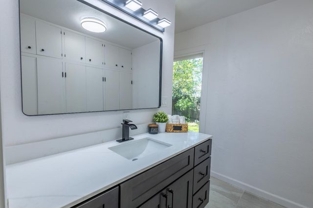 39 W Fulton St, Stockton, CA 95204