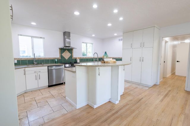 39 W Fulton St, Stockton, CA 95204