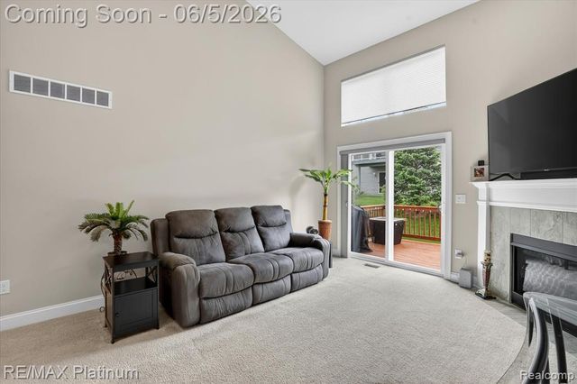 465 Hosta 082, Howell, MI 48843
