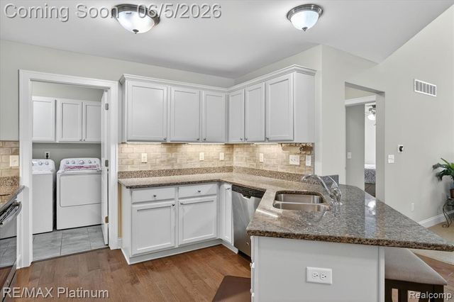 465 Hosta 082, Howell, MI 48843