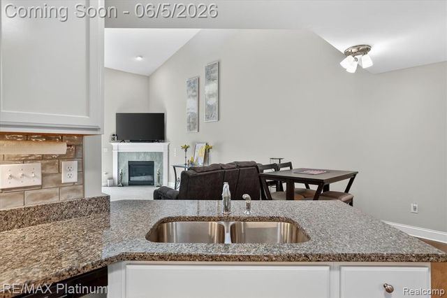 465 Hosta 082, Howell, MI 48843
