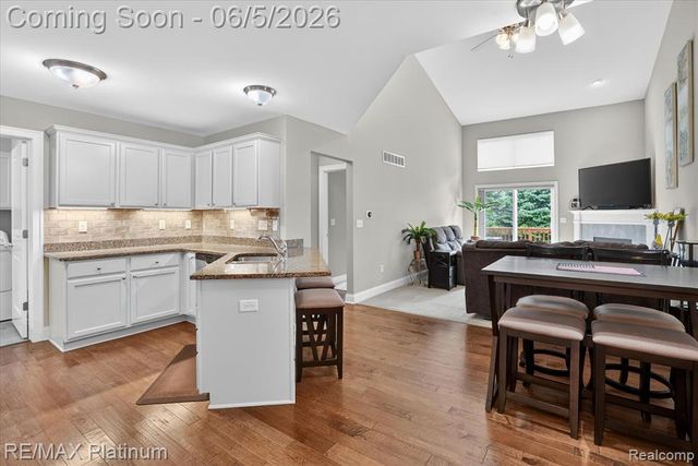 465 Hosta 082, Howell, MI 48843