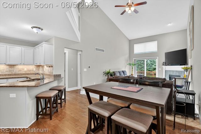 465 Hosta 082, Howell, MI 48843