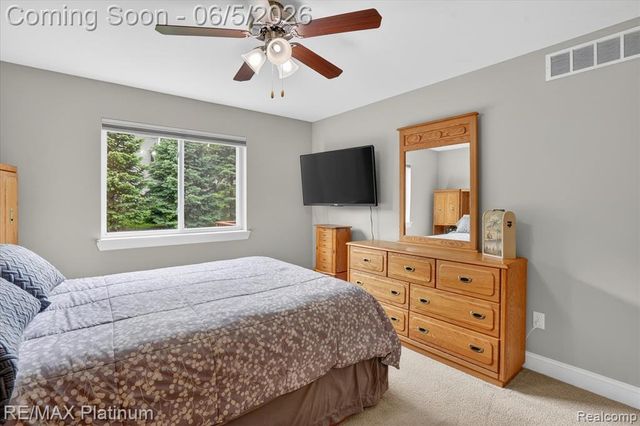 465 Hosta 082, Howell, MI 48843