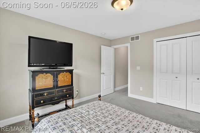 465 Hosta 082, Howell, MI 48843