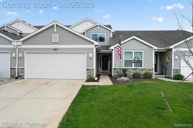 465 Hosta 082, Howell, MI 48843