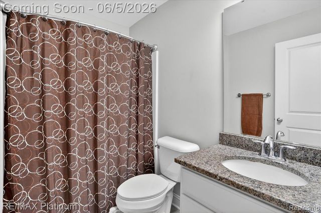 465 Hosta 082, Howell, MI 48843