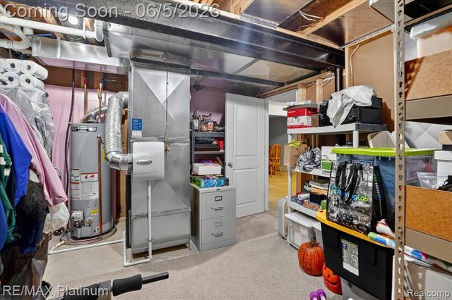 465 Hosta 082, Howell, MI 48843