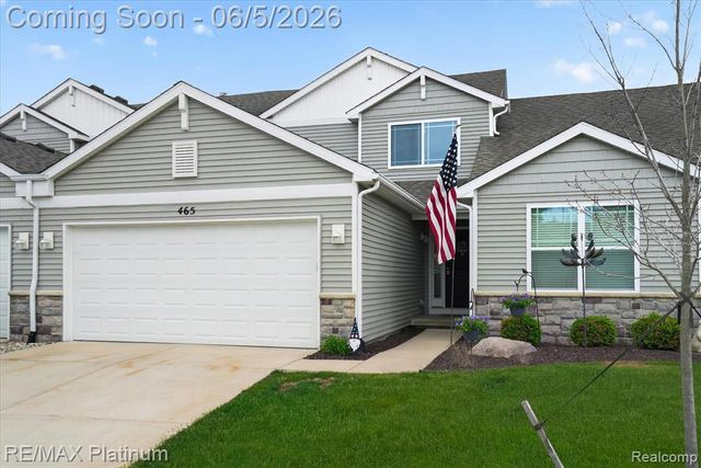 465 Hosta 082, Howell, MI 48843