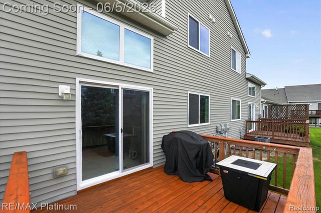 465 Hosta 082, Howell, MI 48843
