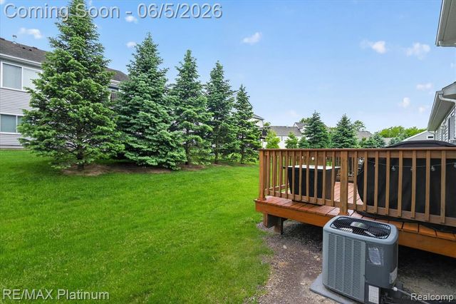 465 Hosta 082, Howell, MI 48843