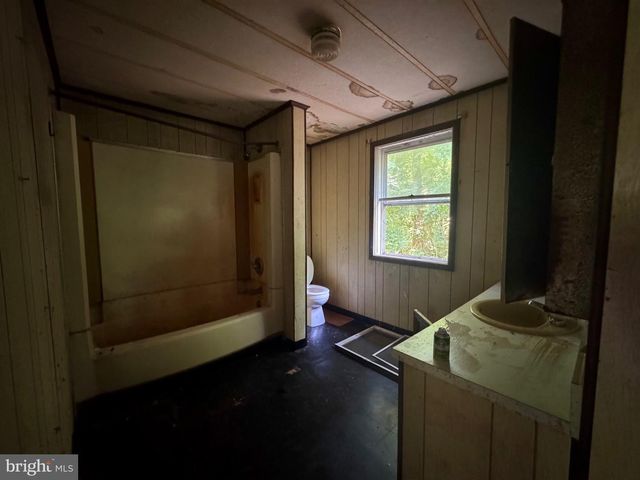 7089 JAMES MOORE RD, Port Norris, NJ 08349