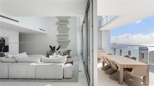 300 Biscayne Boulevard Way 5002 E, Miami, FL 33131