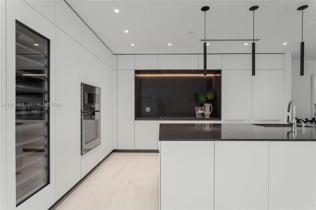 300 Biscayne Boulevard Way 5002 E, Miami, FL 33131