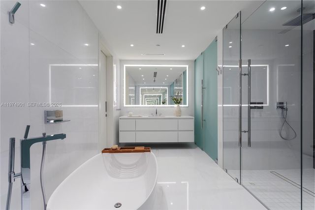 300 Biscayne Boulevard Way 5002 E, Miami, FL 33131