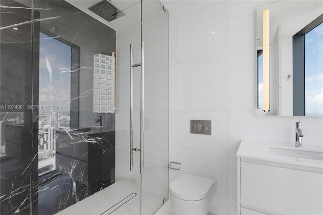 300 Biscayne Boulevard Way 5002 E, Miami, FL 33131