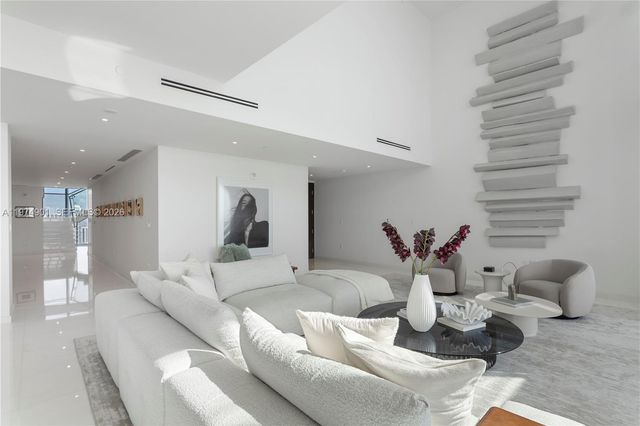 300 Biscayne Boulevard Way 5002 E, Miami, FL 33131