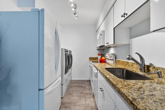 1150 E Amado Road 8c2, Palm Springs, CA 92262