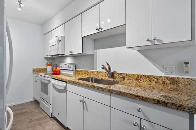 1150 E Amado Road 8c2, Palm Springs, CA 92262