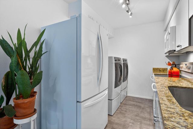 1150 E Amado Road 8c2, Palm Springs, CA 92262