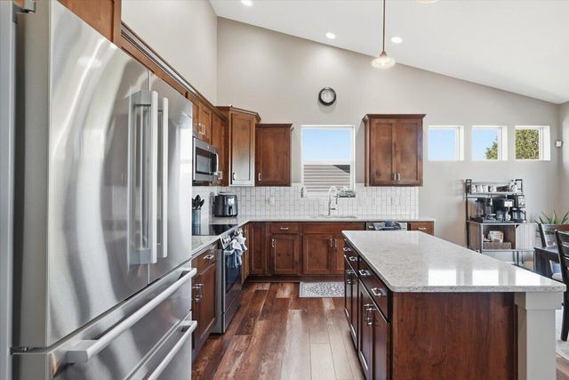 12126 ELMWOOD Drive, Bennington, NE 68007
