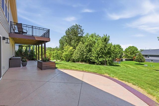 12126 ELMWOOD Drive, Bennington, NE 68007