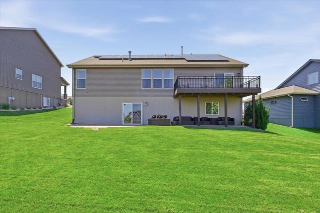 12126 ELMWOOD Drive, Bennington, NE 68007