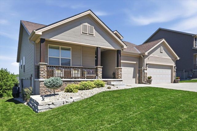 12126 ELMWOOD Drive, Bennington, NE 68007