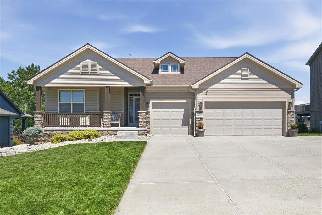 12126 ELMWOOD Drive, Bennington, NE 68007