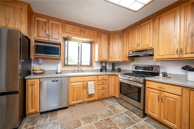 702 Fernwood Drive NE, Cedar Rapids, IA 52402