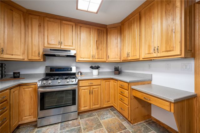 702 Fernwood Drive NE, Cedar Rapids, IA 52402