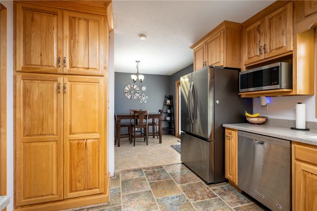 702 Fernwood Drive NE, Cedar Rapids, IA 52402
