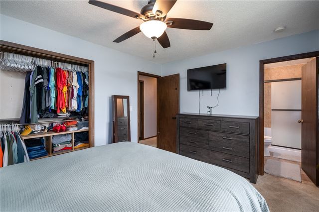 702 Fernwood Drive NE, Cedar Rapids, IA 52402