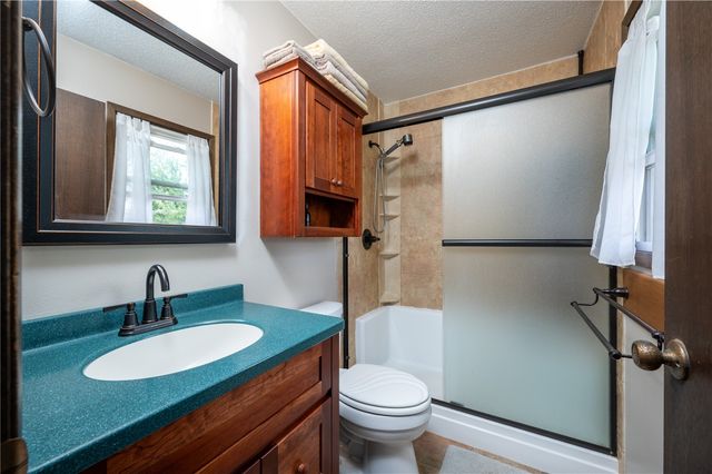 702 Fernwood Drive NE, Cedar Rapids, IA 52402
