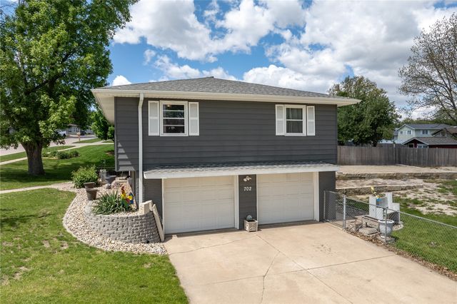 702 Fernwood Drive NE, Cedar Rapids, IA 52402