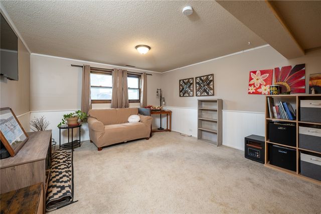 702 Fernwood Drive NE, Cedar Rapids, IA 52402